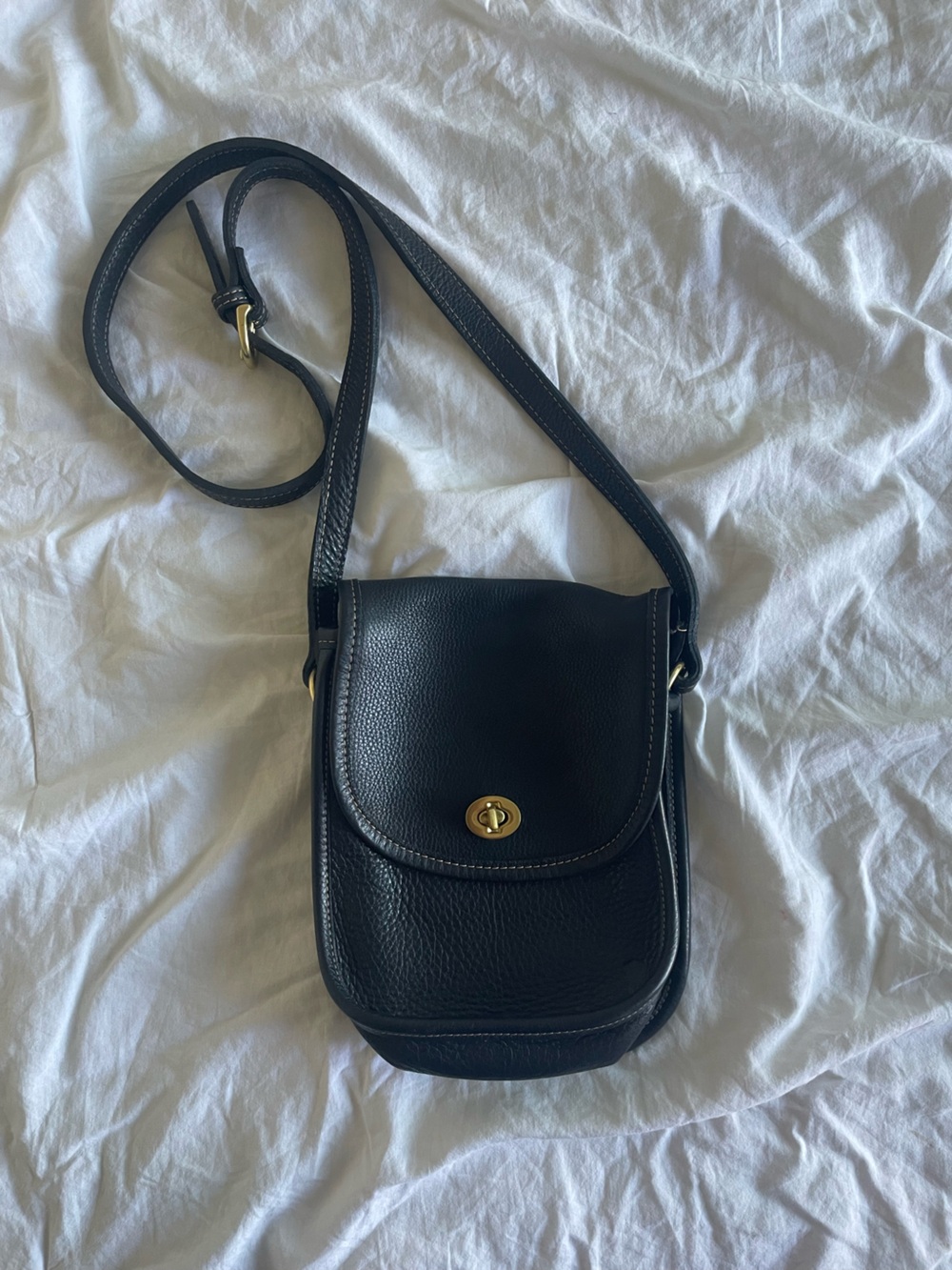Vintage Brooklyn Industries Black Genuine Pebbled Leather Turnlock Crossbody Bag